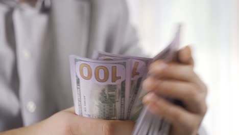 Close-up-businessman-counting-dollars.